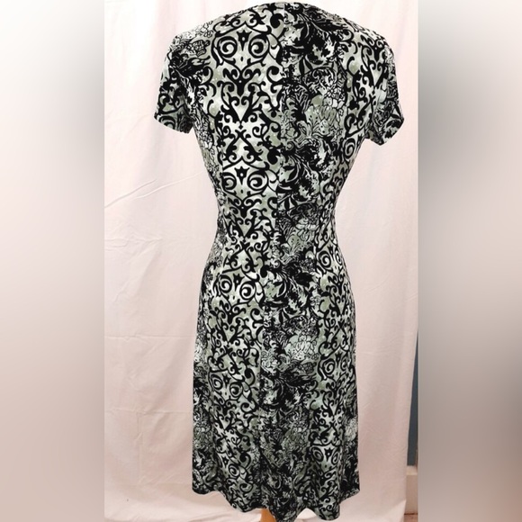 Connected Apparel beautiful dress with web design plus size 16 - Picture 8 of 9